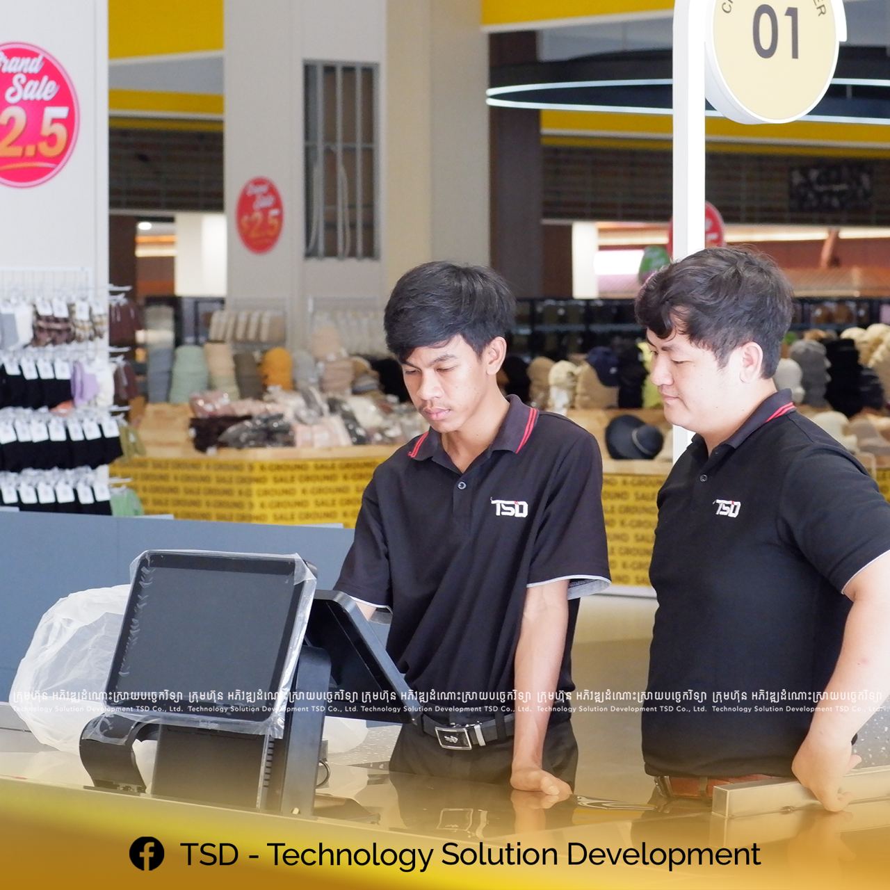 KHQR POS Cambodia — ទូទាត់ ABA & KHQR ផ្ទាល់ពីម៉ាស៊ីនគិតលុយ 8 KHQR POS Cambodia — TSD team installing POS in retail store